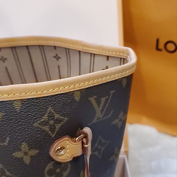 Louis Vuitton Neverfull MM with pouch in Beige Interior. - Picture 13 of 17
